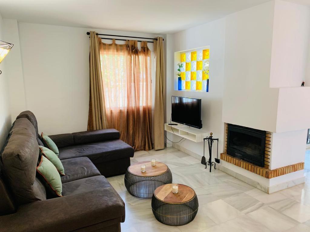 Apartamentos Naranjos Del Sol 마르베야 외부 사진