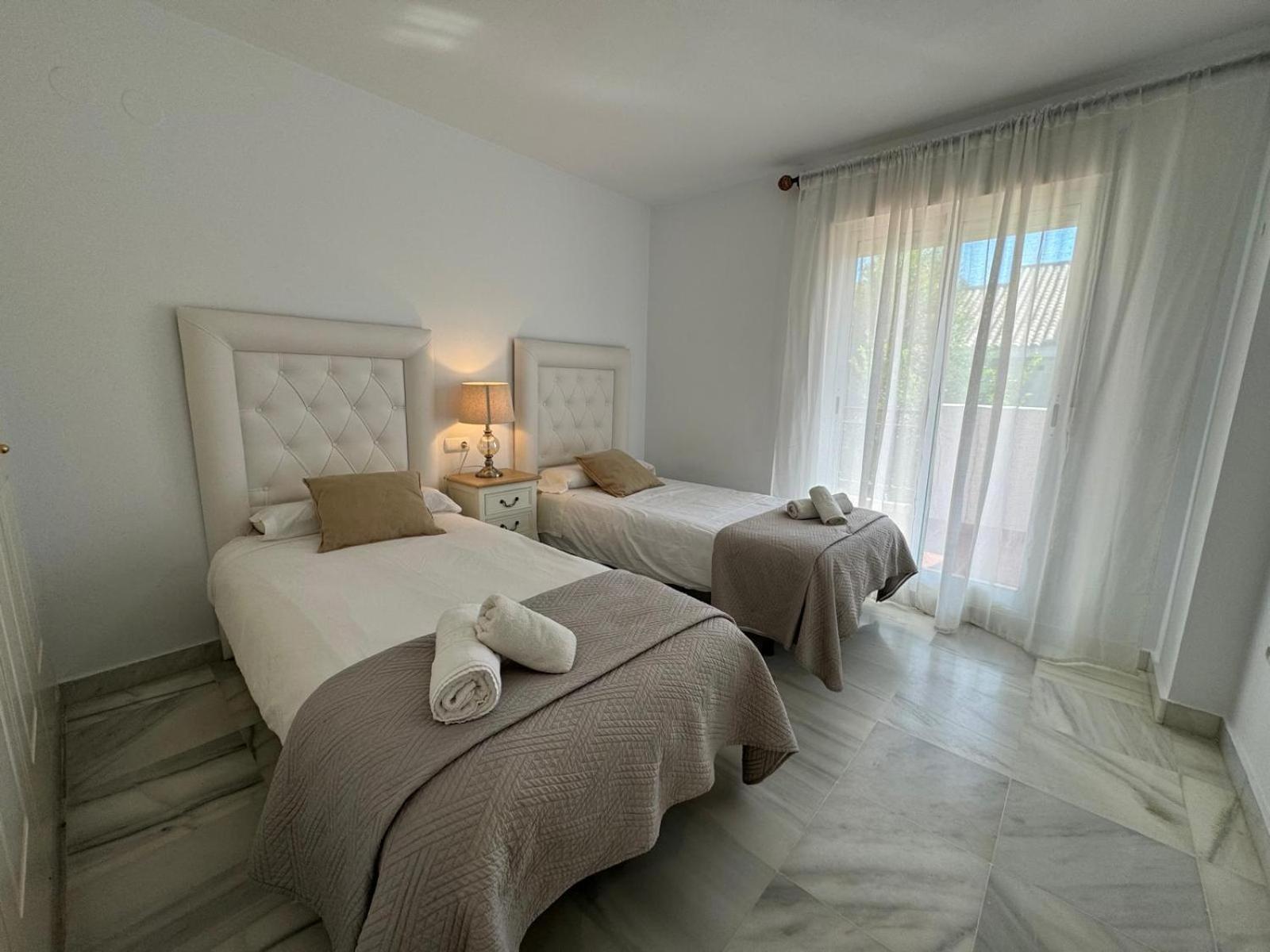 Apartamentos Naranjos Del Sol 마르베야 외부 사진