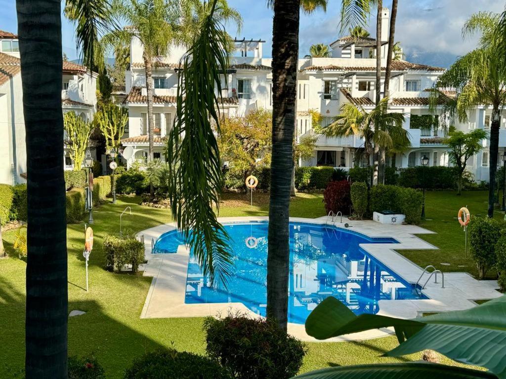 Apartamentos Naranjos Del Sol 마르베야 외부 사진
